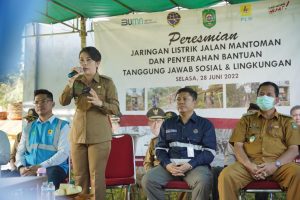 Sinergitas PLN dan Pemkot Singkawang, Kini Warga Mantoman Dapat Nikmati Listrik