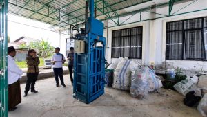 PLN Kalbar, Ubah Sampah Plastik Jadi Cuan