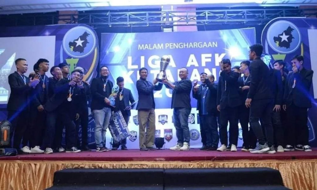 Wabup Dan Sekda Ketapang Kompak Angkat Piala