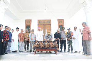 Sekda Resmikan Rumah Pastoran Asam Besar