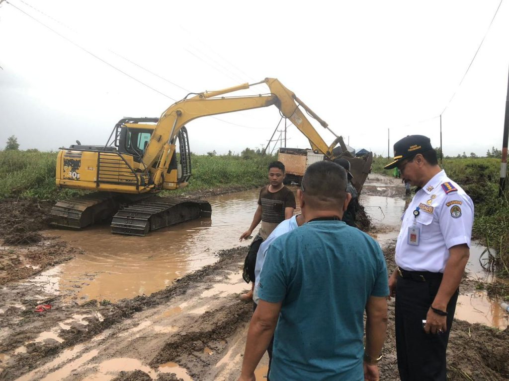 Pemda Tangani Ruas Jalan Yang Rusak