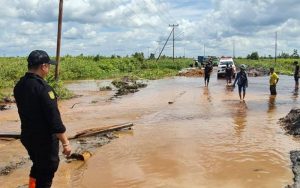 Ruas Jalan Pelang KM 17 Terendam Air