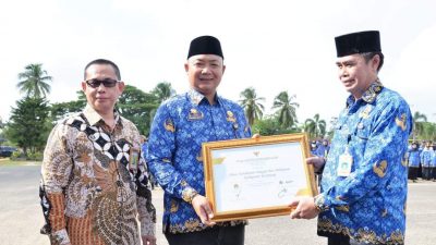 KPP Pratama Berikan Penghargaan Kepada Pemda Ketapang